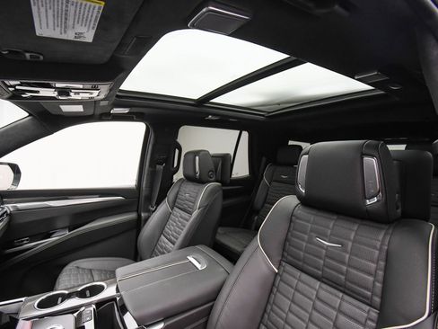 Used 2025 Cadillac Escalade V w/ LPO, ONYX Package image 60