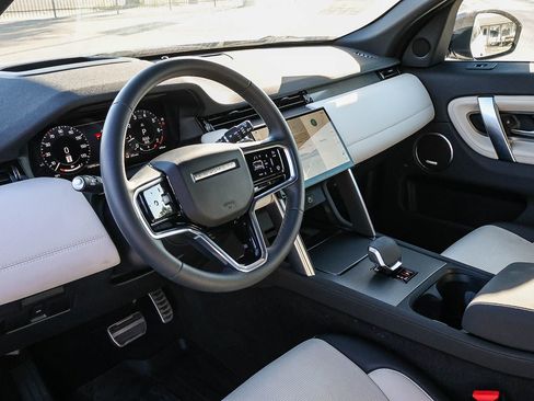 Used 2024 Land Rover Discovery Sport Dynamic SE image 22