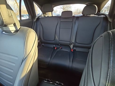 Used 2025 Mercedes-Benz GLC 300 4MATIC image 11