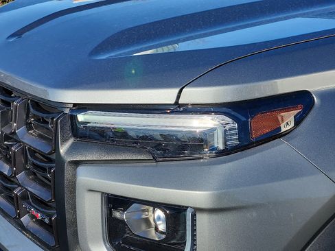 Used 2024 GMC Canyon AT4X image 10