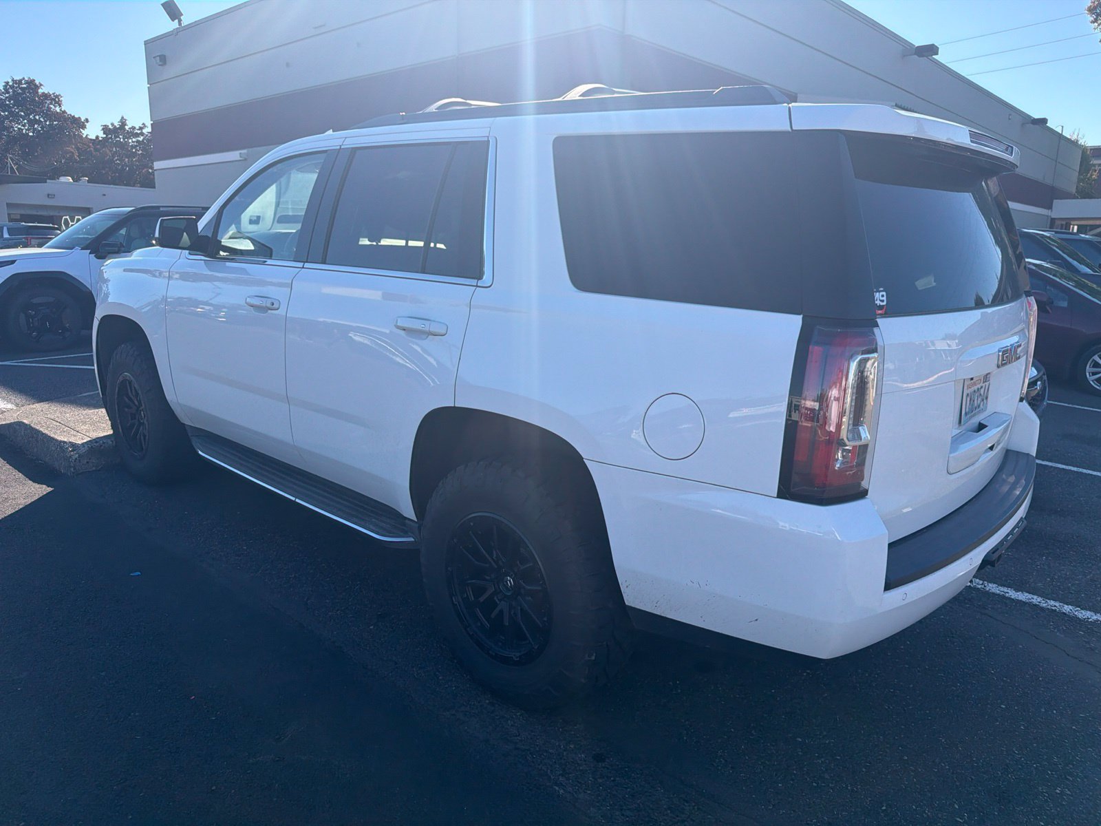 Used 2016 GMC Yukon SLT w/ Open Road Package AWD/4WD image 2