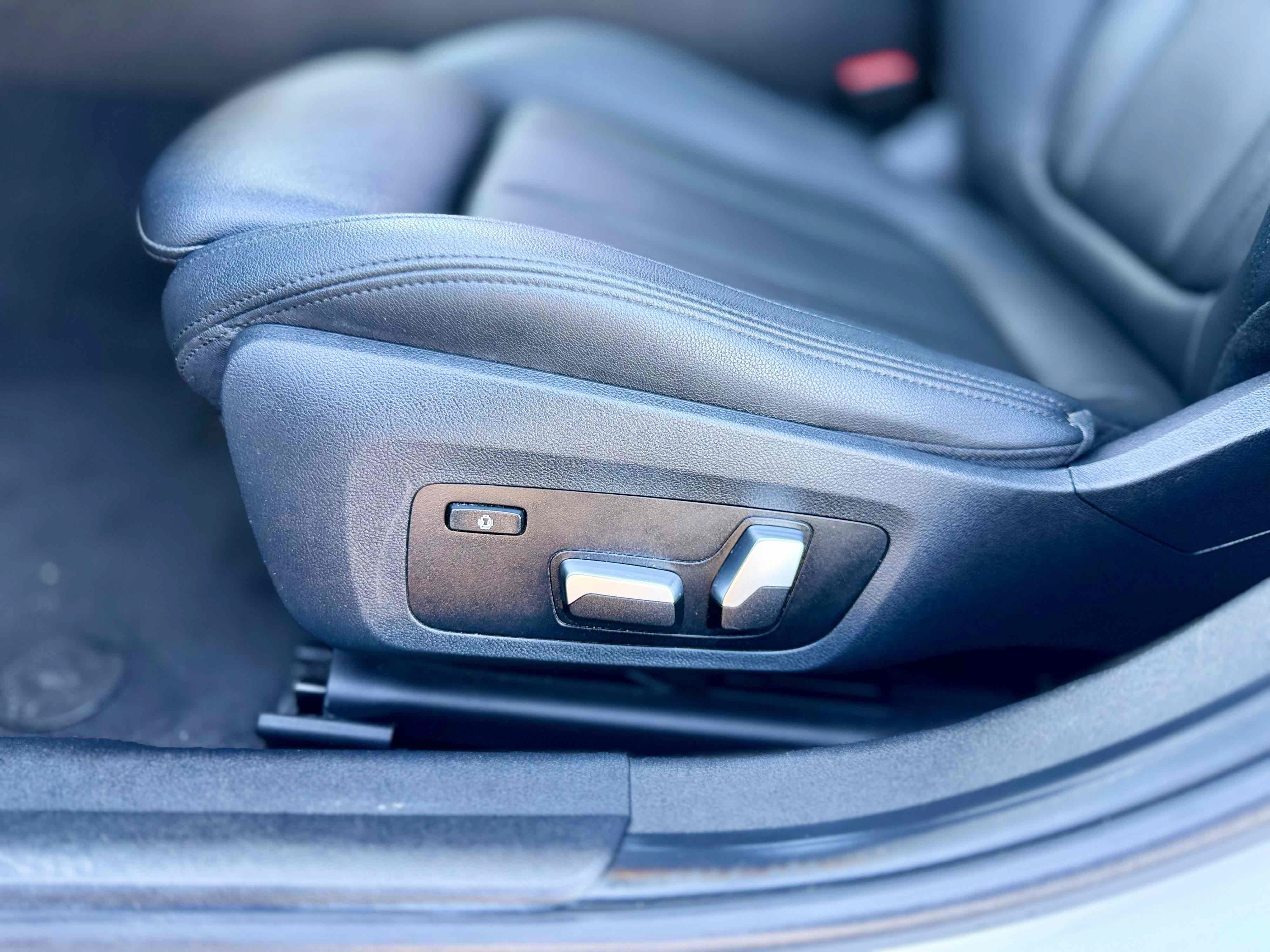 Used 2020 BMW 330i Sedan w/ Driving Assistance Package RWD image 24