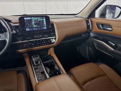 Used 2024 Nissan Pathfinder Platinum image 28