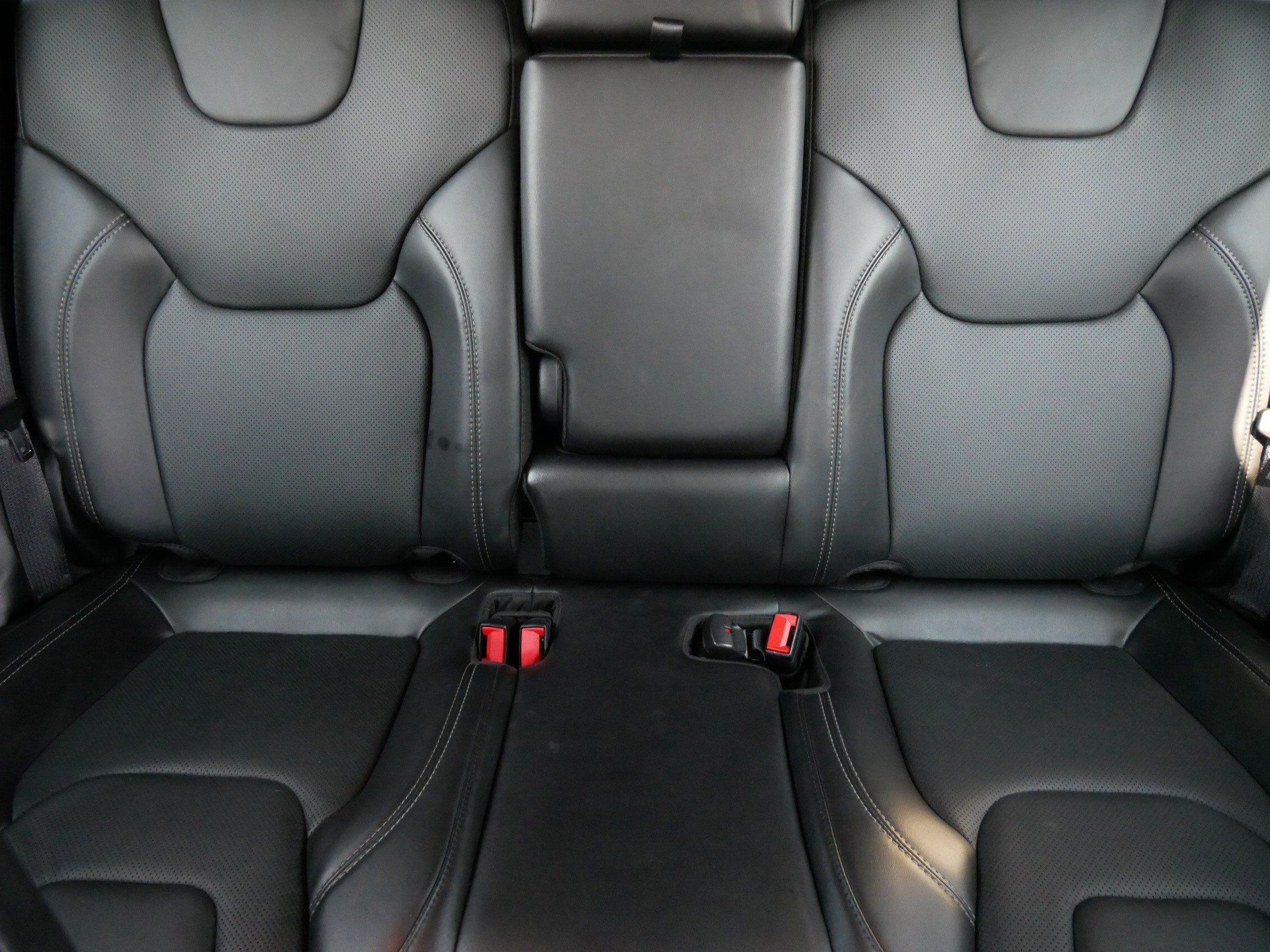 Used 2020 Jeep Cherokee Limited AWD/4WD image 13