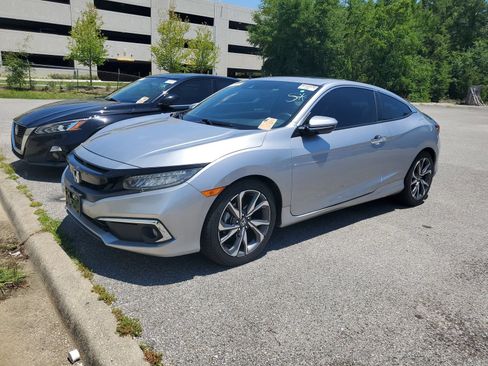 Used 2019 Honda Civic Touring image 2