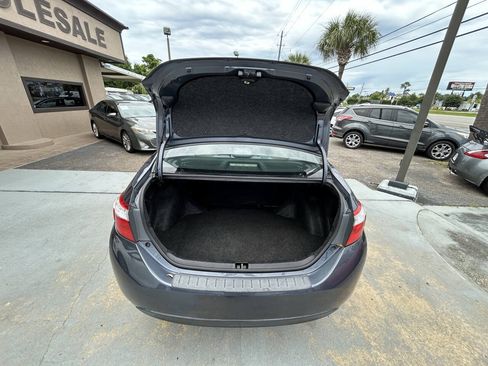 Used 2016 Toyota Corolla LE FWD image 9