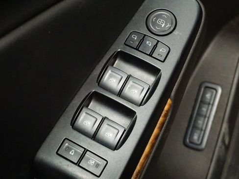 Used 2015 Chevrolet Suburban LTZ image 28