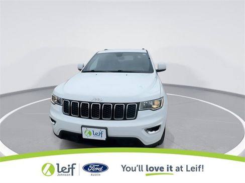 Used 2019 Jeep Grand Cherokee Laredo image 4