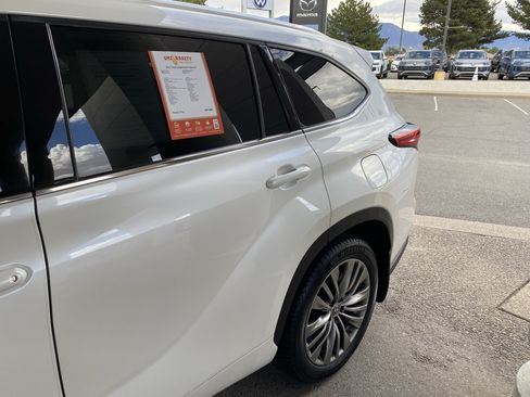Used 2021 Toyota Highlander Platinum AWD/4WD image 62