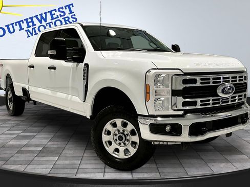Used 2024 Ford F350 XLT w/ FX4 Off-Road Package image 3