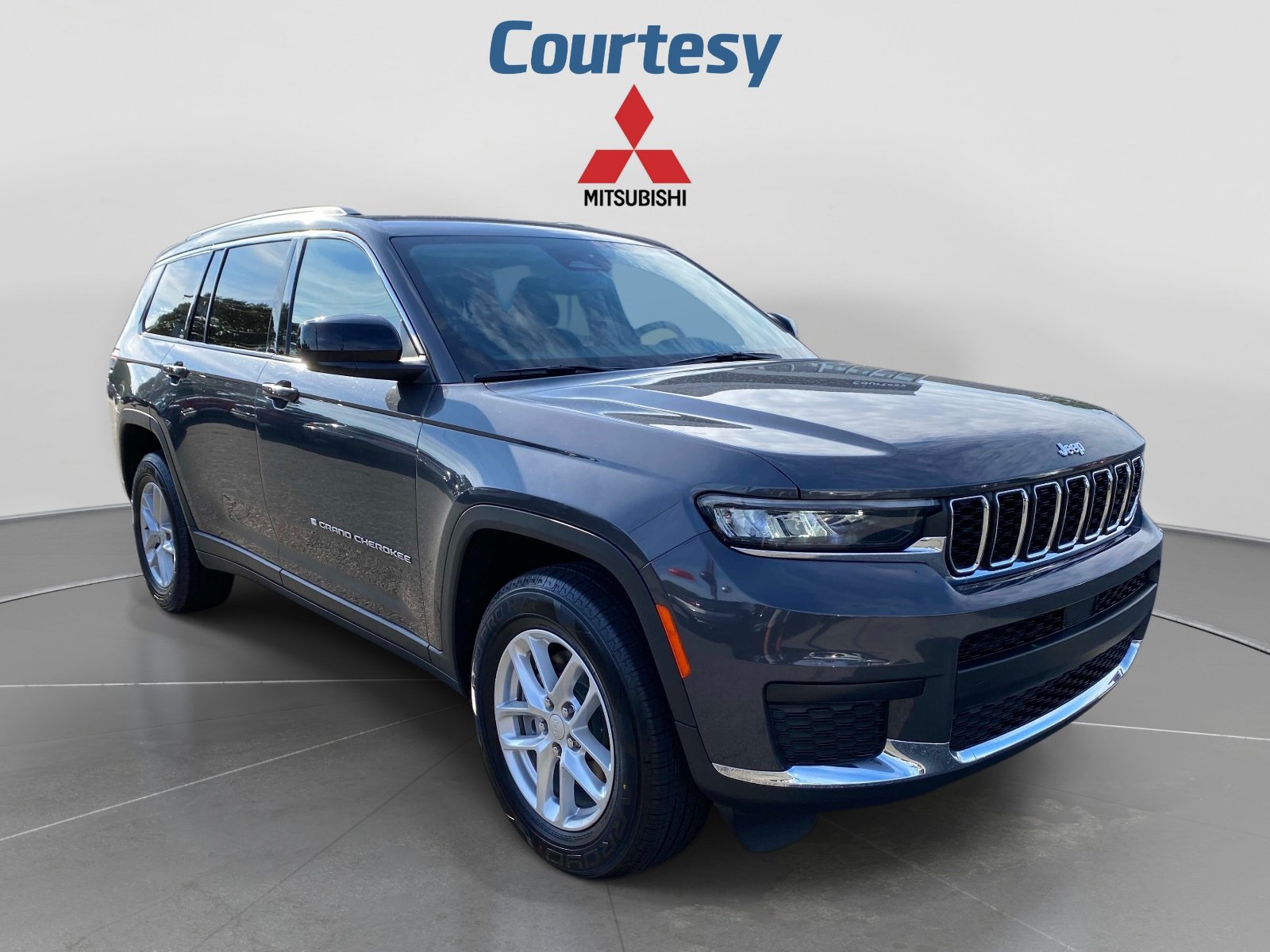 Used 2023 Jeep Grand Cherokee L Laredo AWD/4WD image 8