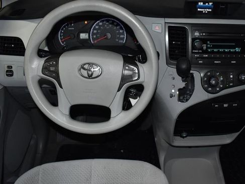 Used 2012 Toyota Sienna LE image 13