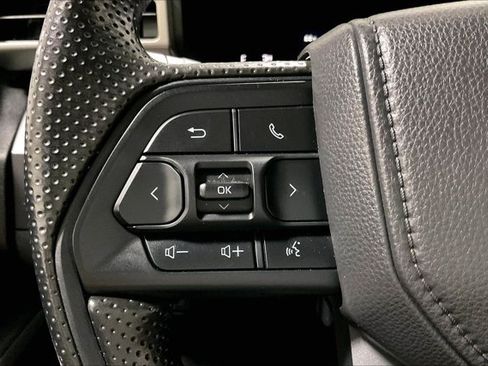 Certified 2025 Toyota Tacoma SR5 AWD/4WD image 19