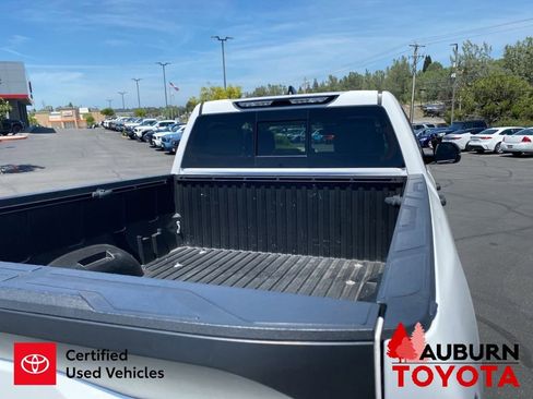 Used 2022 Toyota Tundra SR5 w/ SR5 Convenience Package AWD/4WD image 11