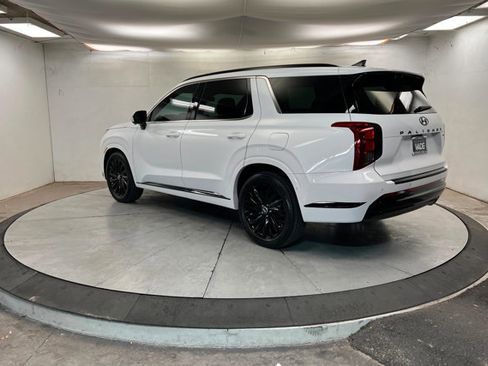 Used 2024 Hyundai Palisade Calligraphy image 3
