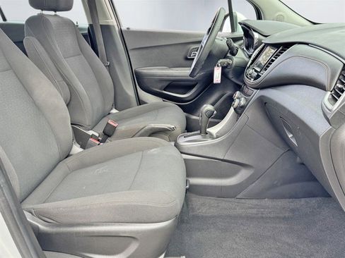 Used 2018 Chevrolet Trax LS image 19