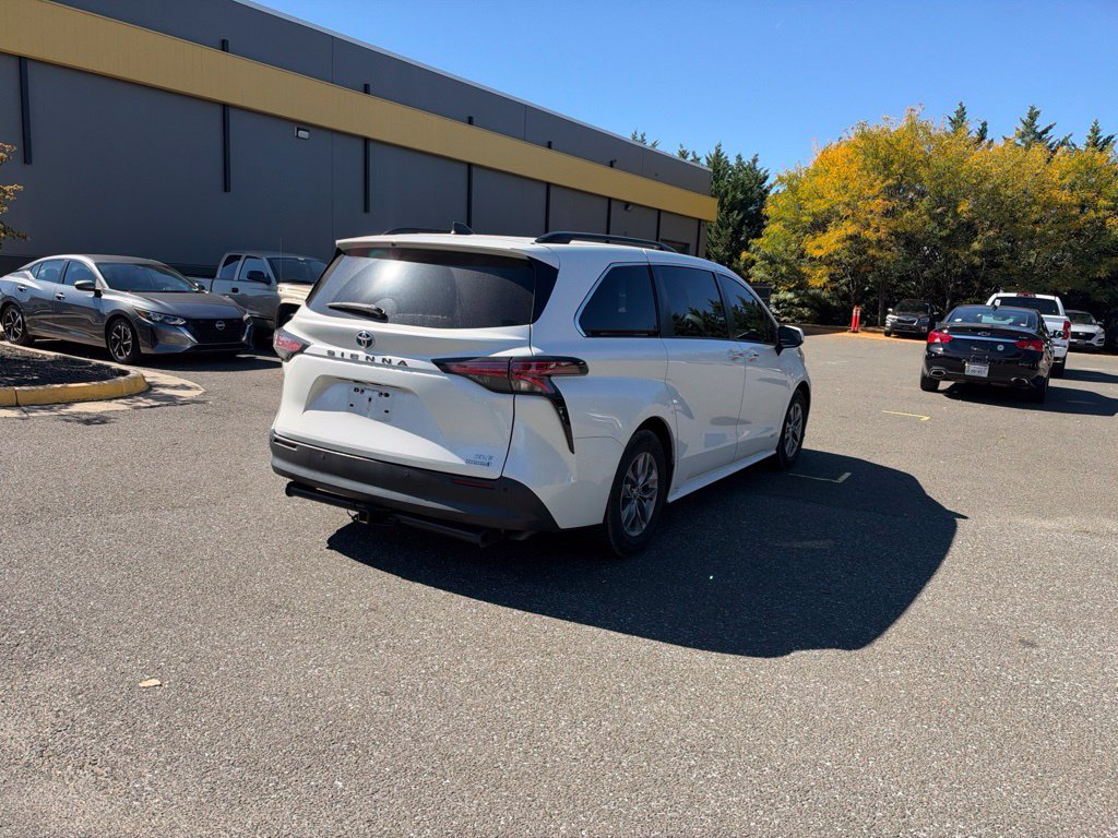 Used 2021 Toyota Sienna XLE FWD image 7