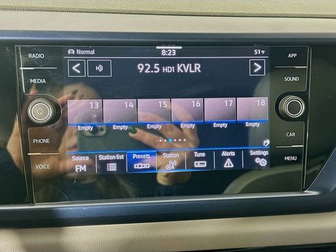 Used 2022 Volkswagen Taos SE image 14