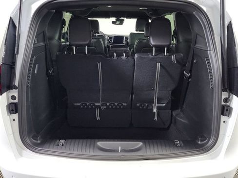New 2026 Chrysler Pacifica Select image 9