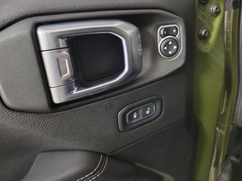 Used 2021 Jeep Wrangler Unlimited Sahara AWD/4WD image 15