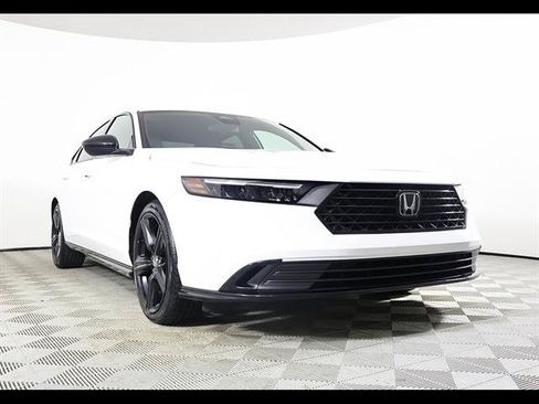 Used 2025 Honda Accord Sport image 1