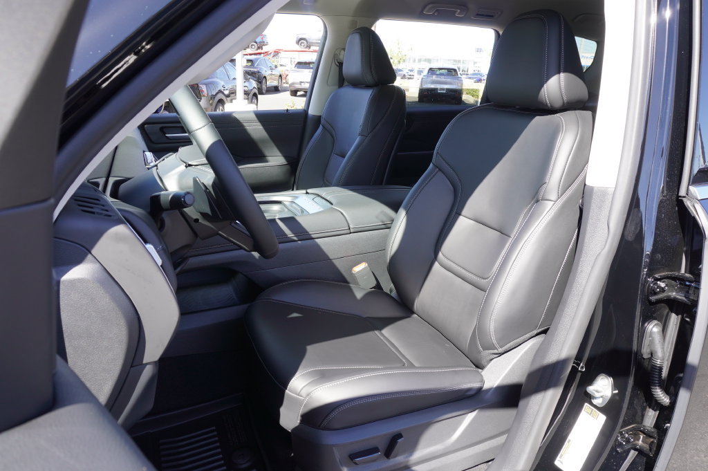 Certified 2025 Nissan Armada SV AWD/4WD image 14