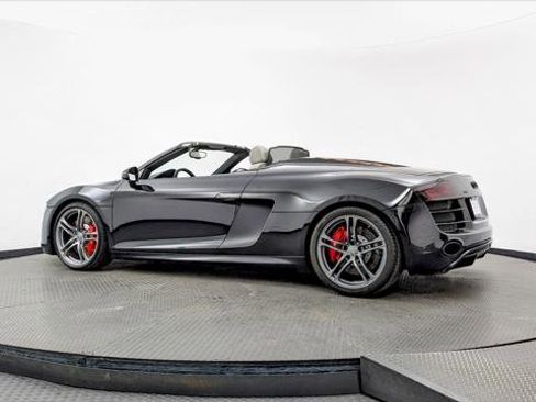 Used 2011 Audi R8 V10 w/ Enhanced Leather Pkg image 4