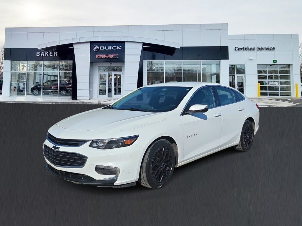 Used 2017 Chevrolet Malibu LT FWD image 1