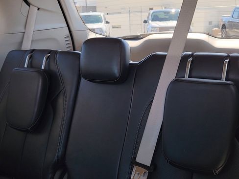 Used 2024 Chrysler Pacifica Touring-L FWD image 18
