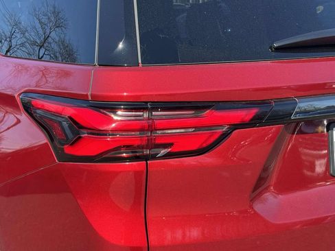 Used 2023 Chevrolet Traverse RS AWD/4WD image 8