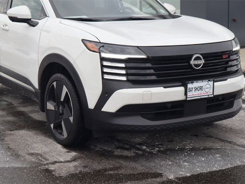 Certified 2025 Nissan Kicks SR image 2