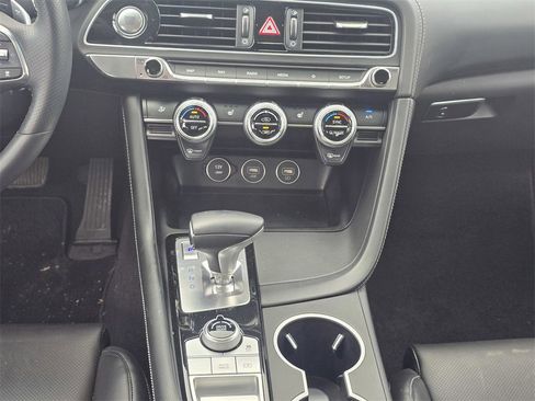 Used 2023 Genesis G70 2.0T image 17