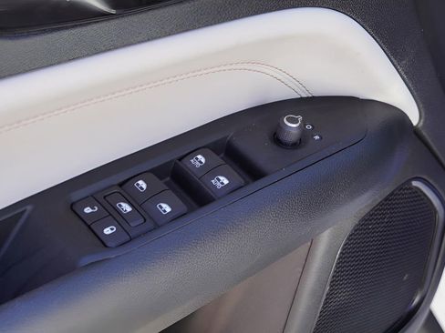 Used 2022 Jeep Compass Limited image 15