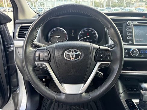 Used 2015 Toyota Highlander Limited image 18