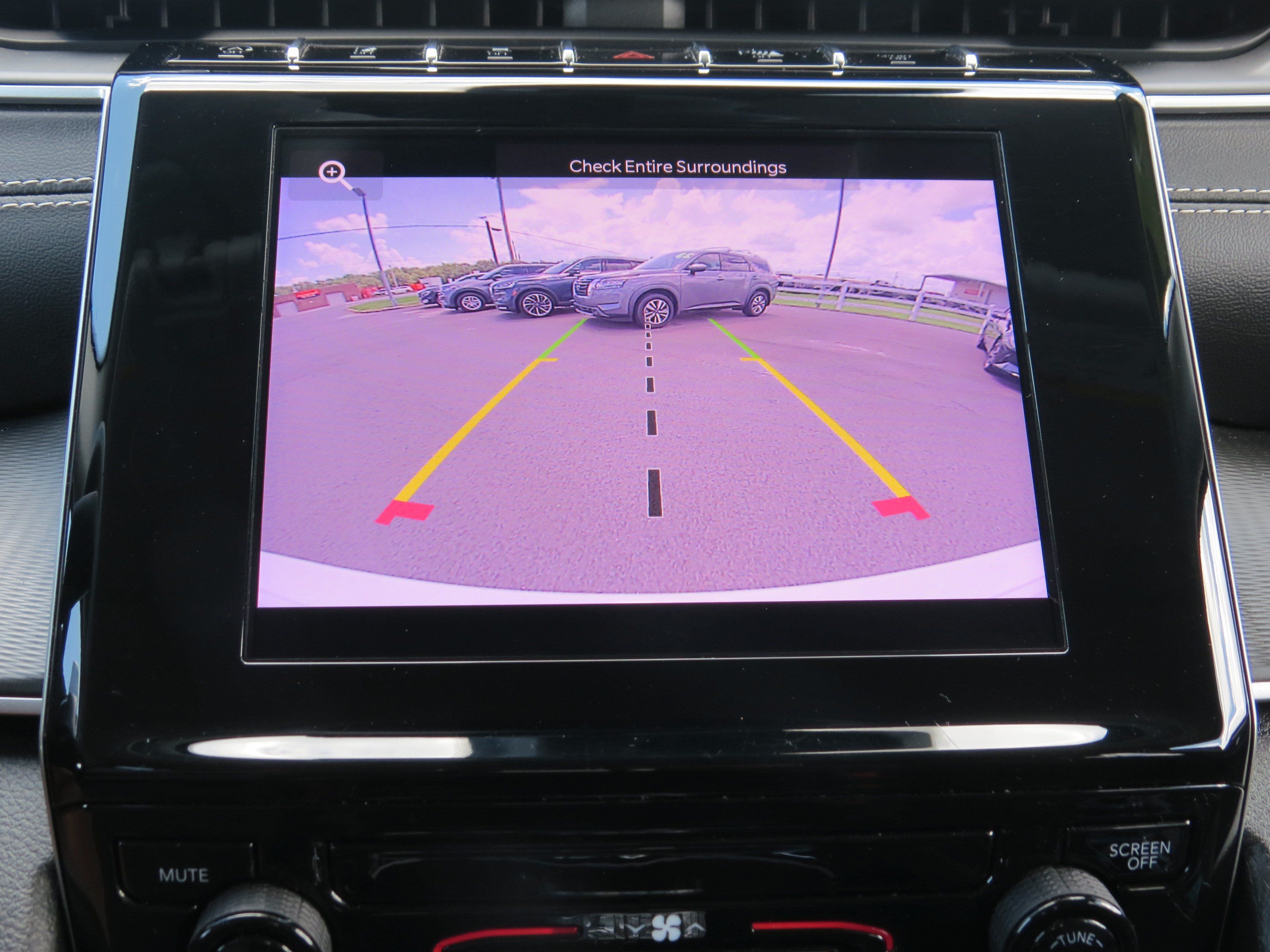 Used 2023 Jeep Grand Cherokee Laredo AWD/4WD image 24