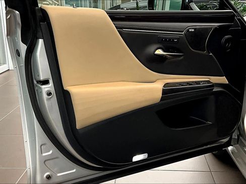 Used 2021 Lexus ES 300h w/ Premium Package image 21