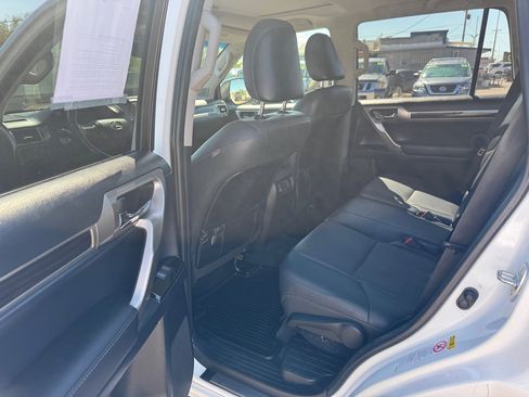 Used 2017 Lexus GX 460 image 23