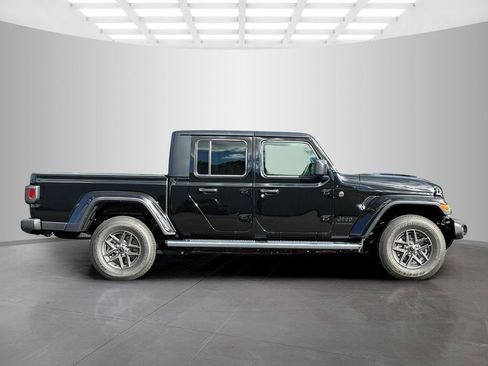 New 2025 Jeep Gladiator Sport AWD/4WD image 4