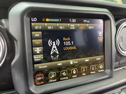 Used 2022 Jeep Wrangler Unlimited Sahara AWD/4WD image 31