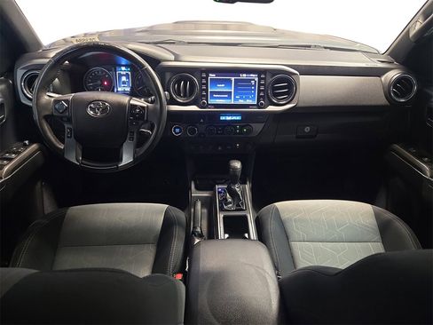 Used 2021 Toyota Tacoma TRD Sport w/ Technology Package image 9