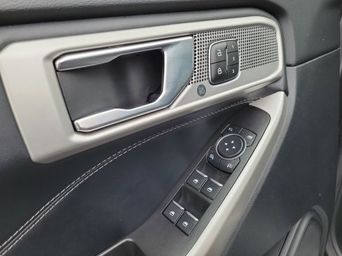Used 2022 Ford Explorer Limited w/ Equipment Group 301A image 19