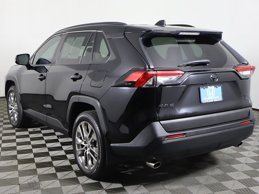 Used 2021 Toyota RAV4 XLE Premium AWD/4WD image 9