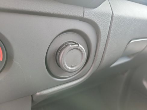 Used 2025 Nissan Frontier SV image 24