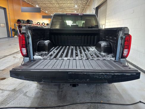 Used 2025 GMC Sierra 1500 Elevation image 23