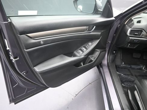 Used 2018 Honda Accord LX image 10