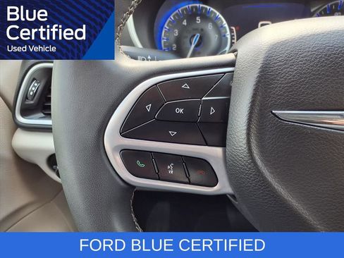 Used 2024 Chrysler Pacifica Touring-L image 16