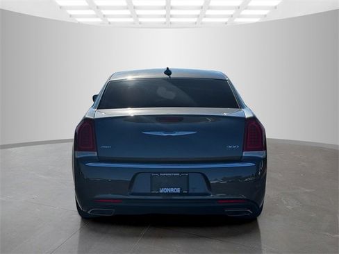 Certified 2022 Chrysler 300 Touring image 6