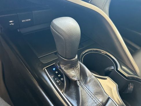 Used 2019 Toyota Camry LE image 8