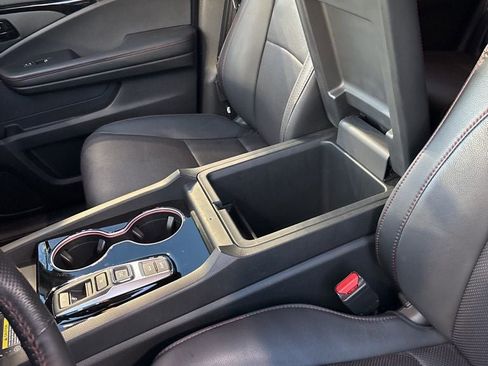 Used 2024 Honda Passport Black Edition image 19