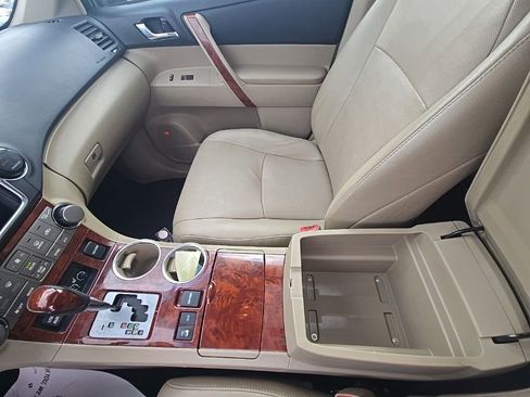 Used 2013 Toyota Highlander Limited image 22